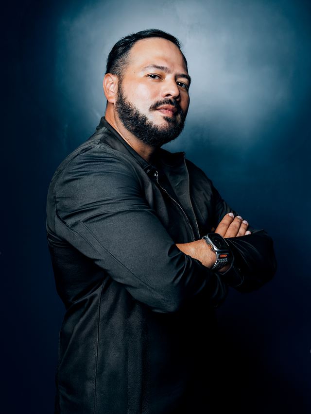 Retrato de Rene Soto, co-fundador y director de marketing de TU Transportation